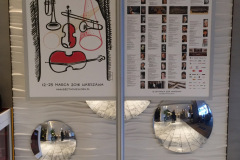 tablica-informacyjna-stojaca-kierunkowskaz